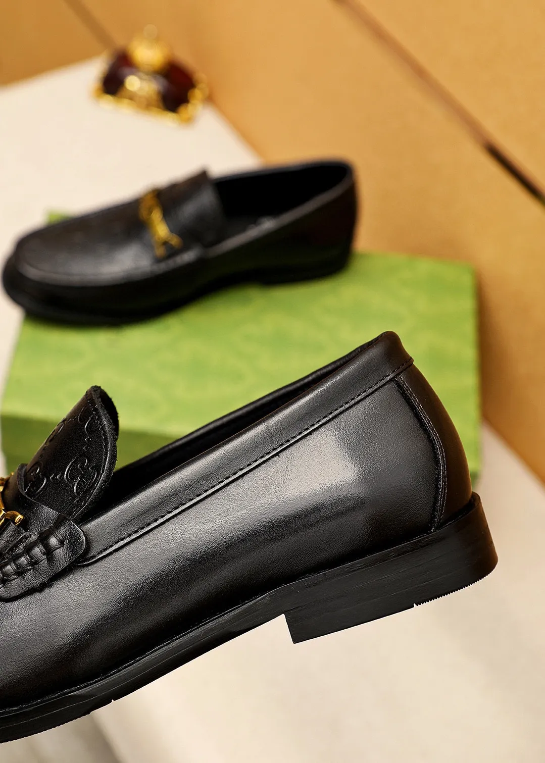 Men's shoes 💰460 💐 Product trademark: GUCCI "Gucci" casual leather shoes Regular size: 38-44 (45🉑️customized) Product materials: Selected imported first-layer calfskin embossed upper + luxury hardware buckle, imported water-dyed cow leather lining. Strong three-dimensional visual effect, original combination outsole Color: 4⃣️colors available